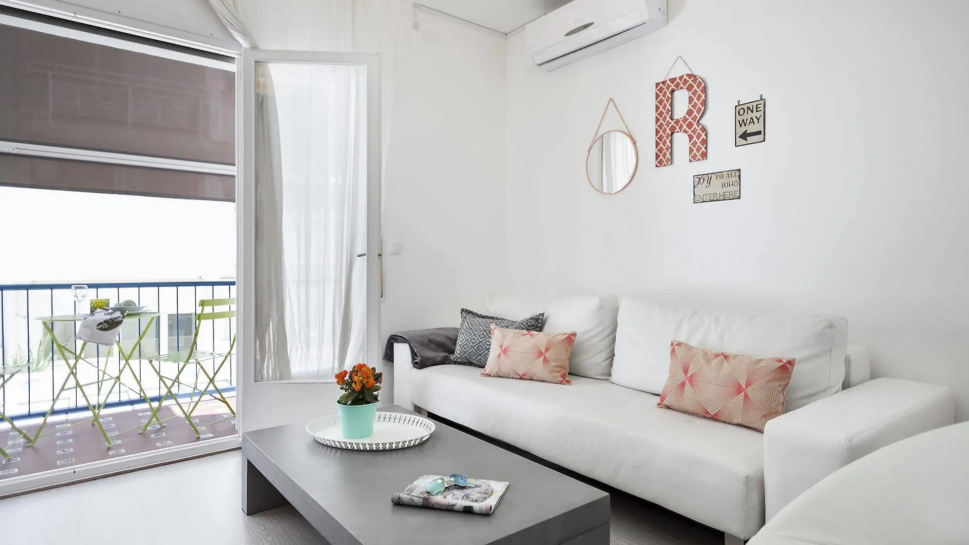 Sitges Group Blue&White Apartment 0*,  Spain