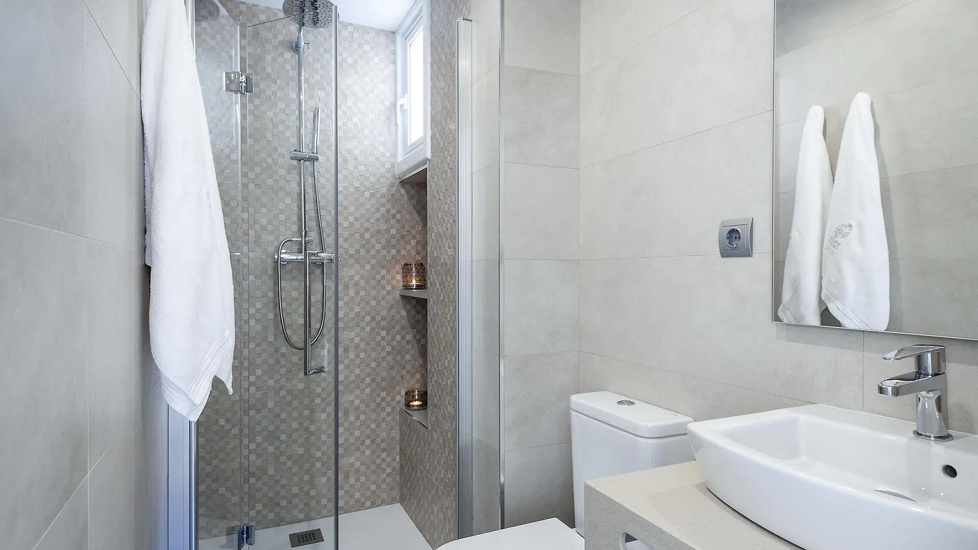 Sitges Group Blue&White Apartment 0*,  Spain
